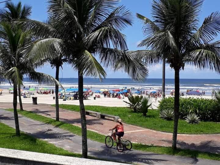 Frente Mar Piscina Churrasqueira Wifi Garagem Portaria 24Hs Apartman Solemar Kültér fotó